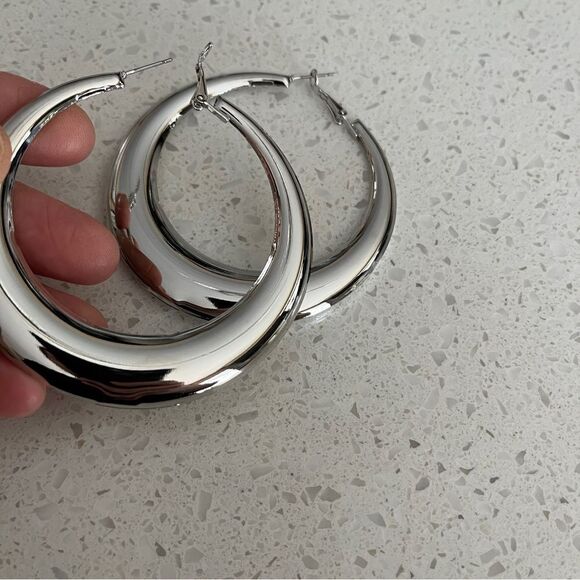 Minimalist silver color Hoop Earrings - Picture 7 of 12